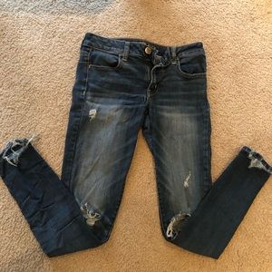 Distressed jeans dark wash